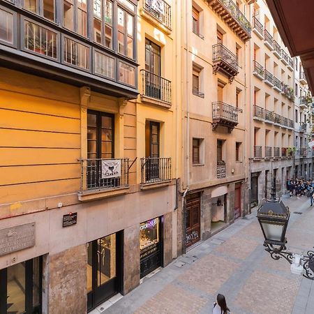 Ronda Street In The Heart Of Old Town Bilbau Exterior foto