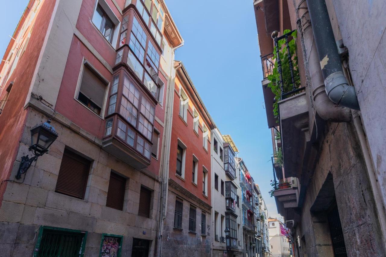Ronda Street In The Heart Of Old Town Bilbau Exterior foto