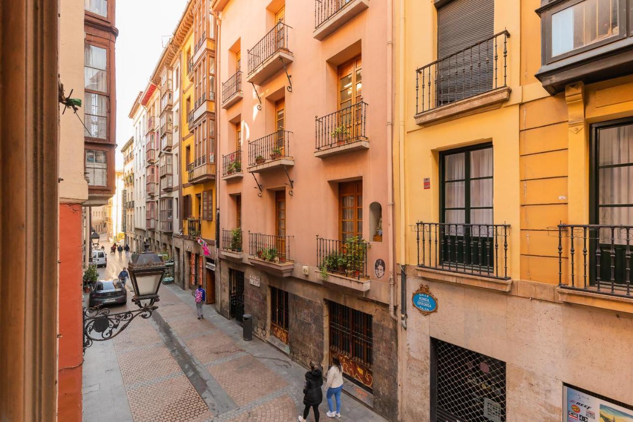 Ronda Street In The Heart Of Old Town Bilbau Exterior foto
